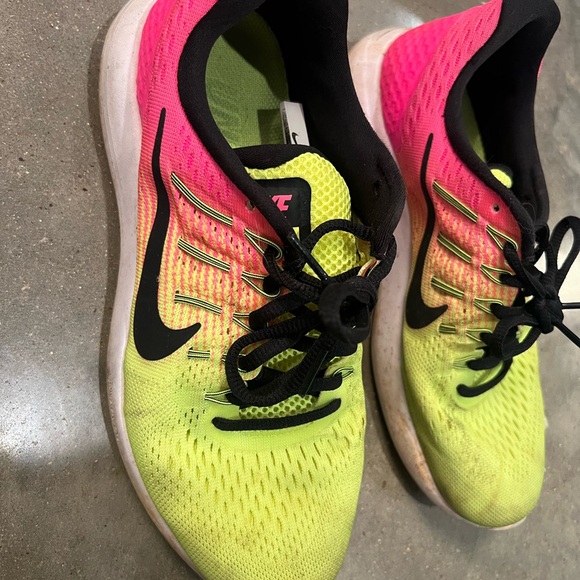 Nike neon yellow and hot pink running shoes - Picture 5 of 6